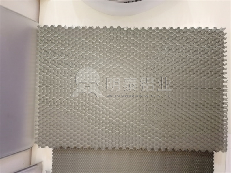 宝博集团(中国游)官方网站3004蜂窝铝箔